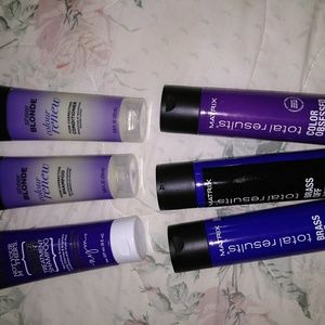 Color correcting shampoos and conditioners